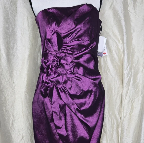 Jessica McClintock Purple Ruched Strapless Bodycon Dress - Picture 3 of 12